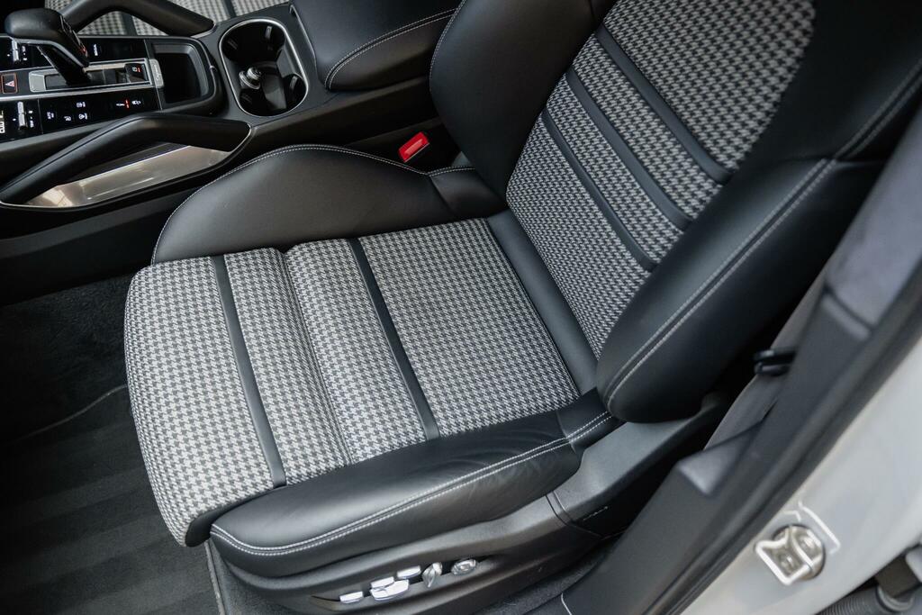 Porsche Cayenne V6 Automatic Black #71