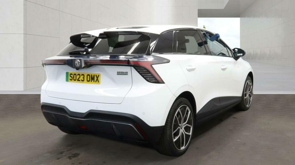 MG MG4 64Kwh Trophy Long Range S023OMX White #6