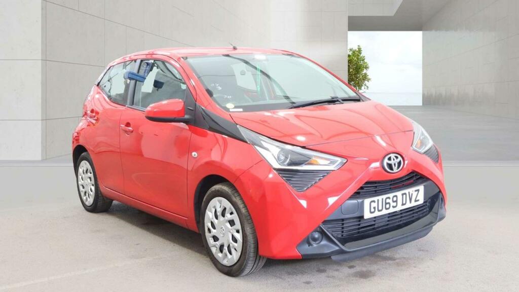 Toyota Aygo X X-play Red