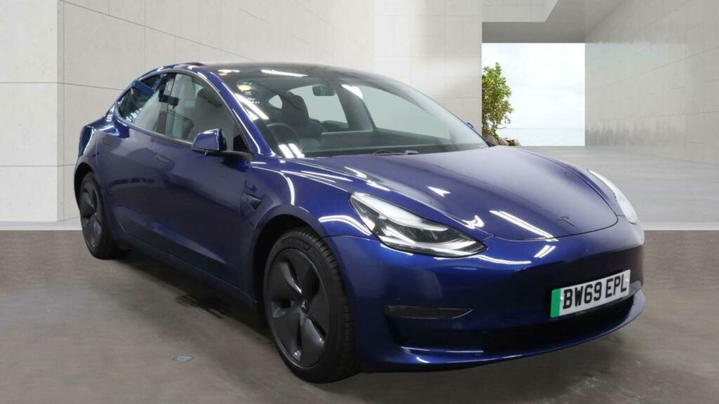 Tesla Model 3 Standard Range Plus Blue