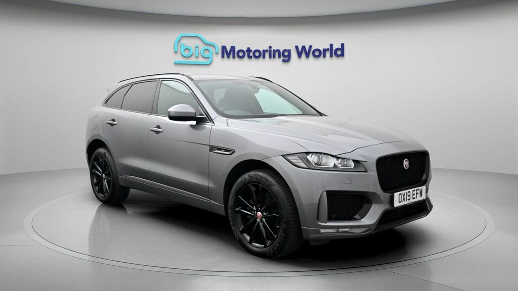 Jaguar F-Pace Chequered Flag OX19EFW Grey