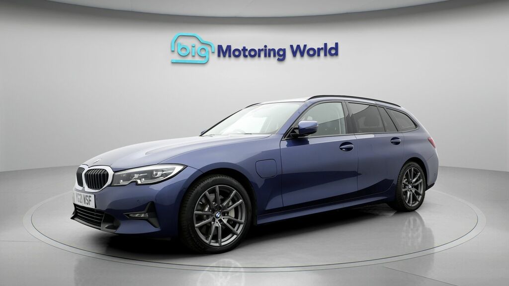 BMW 3 Series Sport Pro YG21WSF Blue #3