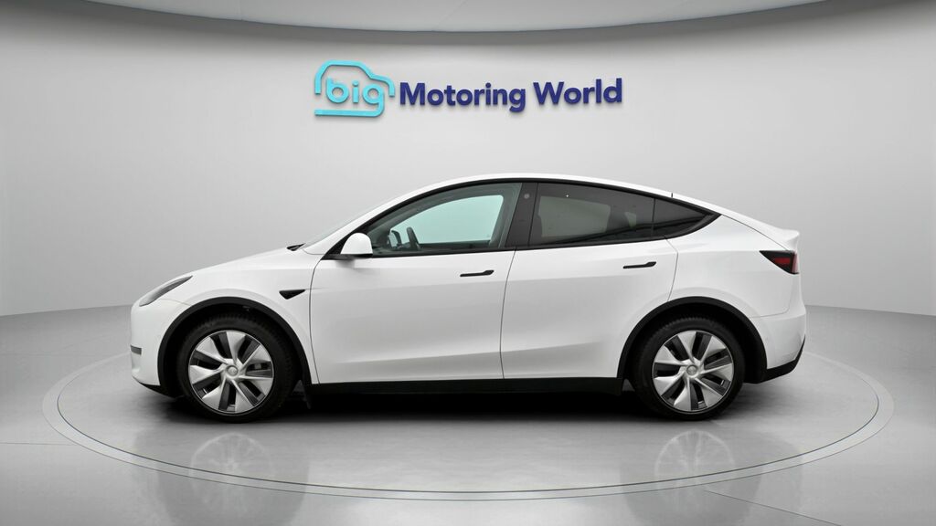 Tesla Model Y Long Range AJ22KWE White #4