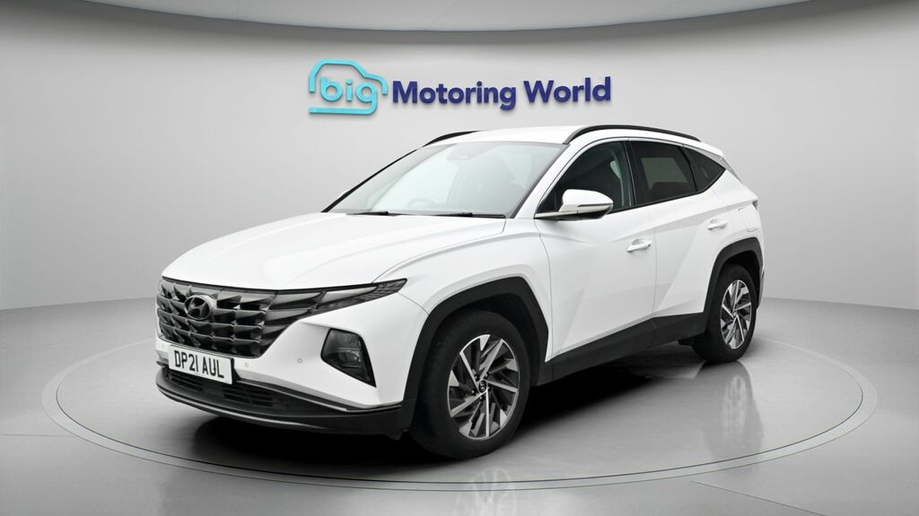 Hyundai Tucson Premium White #3