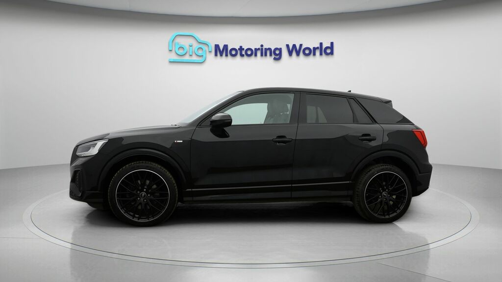 Audi Q2 Black Edition WH73HNT Black #4