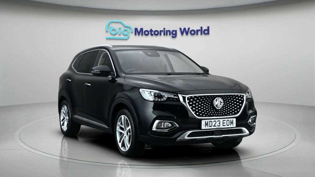 MG HS Exclusive Black