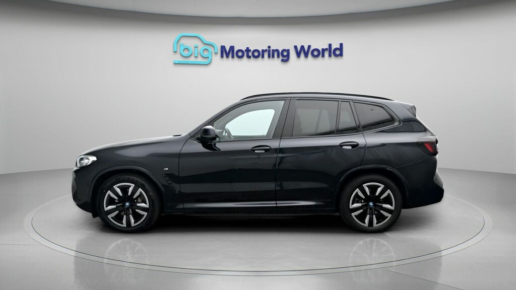 BMW iX3 M Sport KR72VNH Black #4