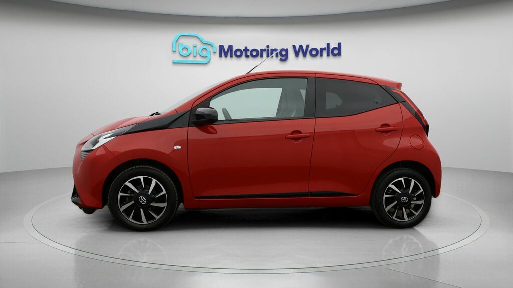 Toyota Aygo X X-trend Red #4