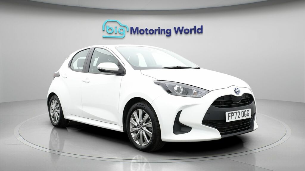 Toyota Yaris Icon White