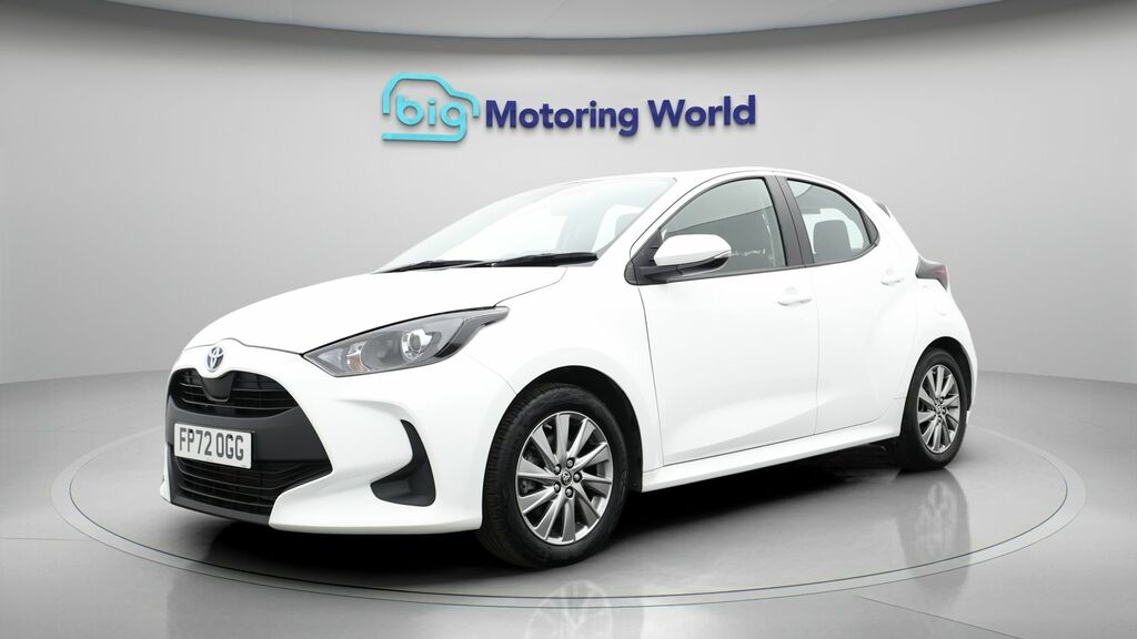 Toyota Yaris Icon White #3