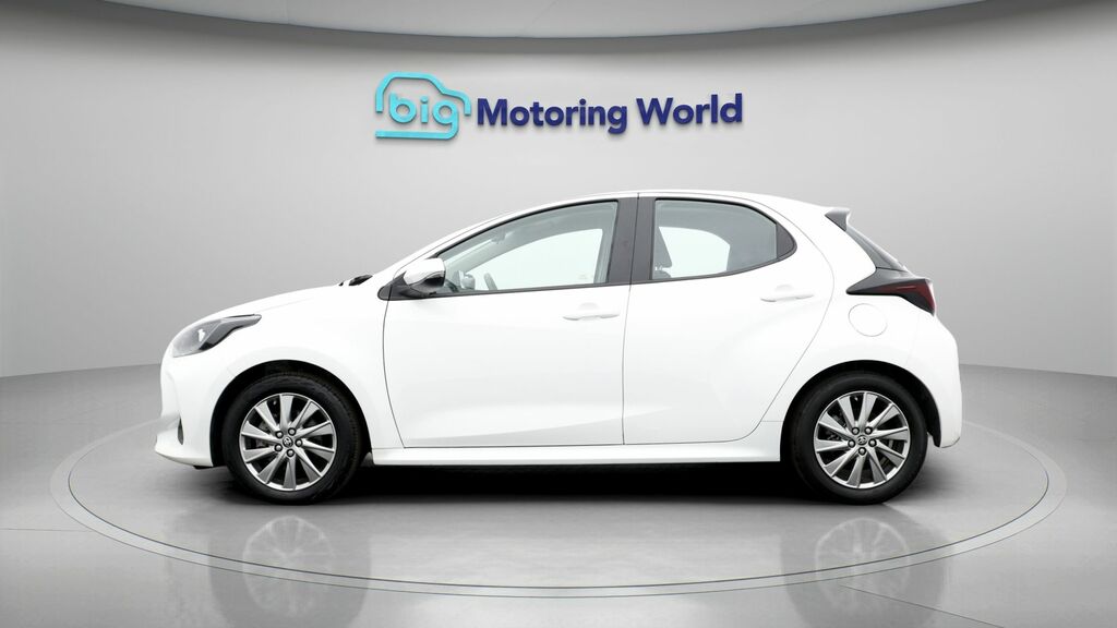 Toyota Yaris Icon White #4
