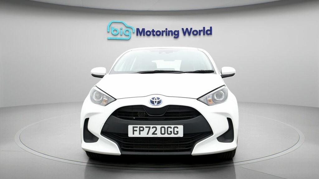 Toyota Yaris Icon White #2