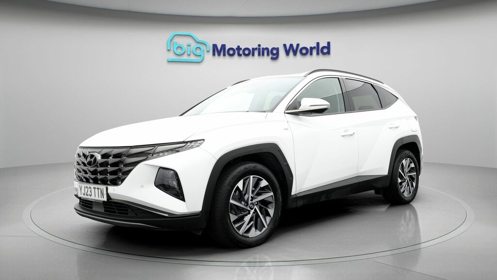 Hyundai Tucson Premium White #3