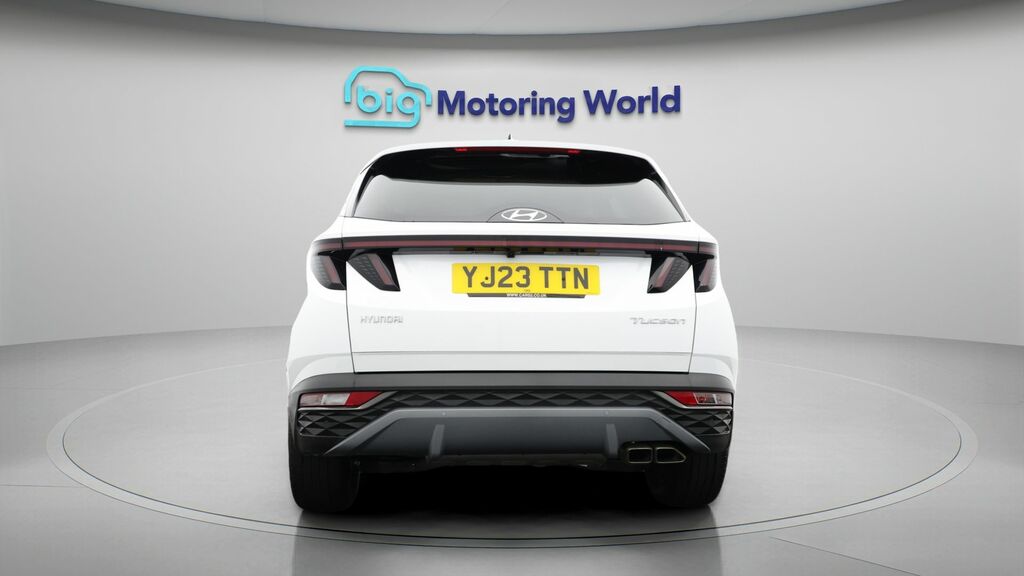 Hyundai Tucson Premium White #6
