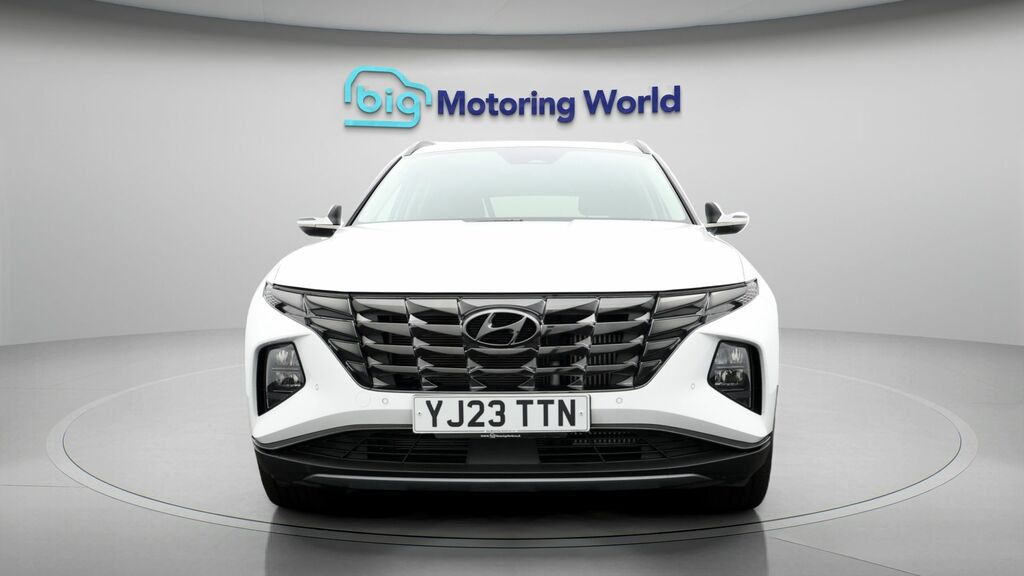 Hyundai Tucson Premium White #2