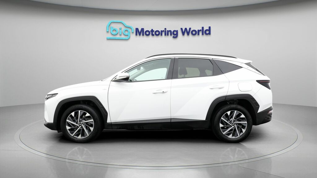 Hyundai Tucson Premium White #4