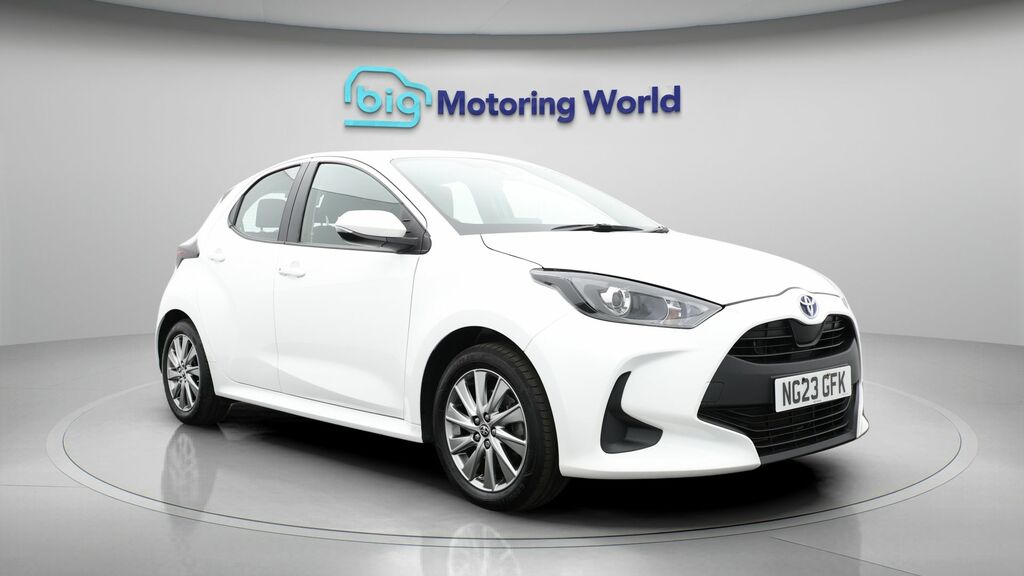 Toyota Yaris Icon White