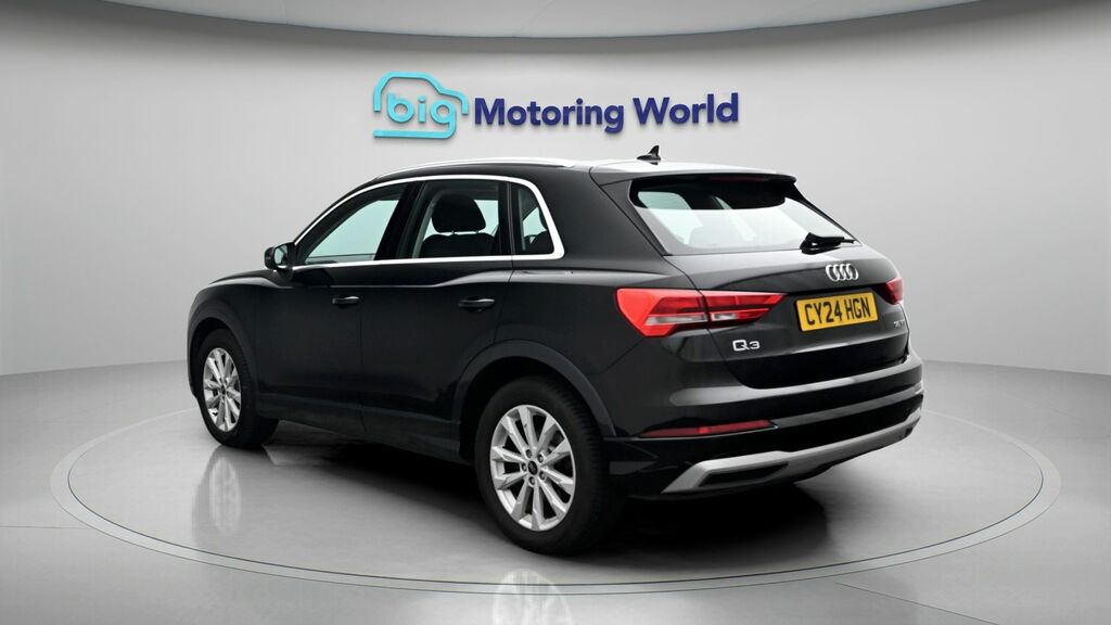 Audi Q3 Sport Black #5
