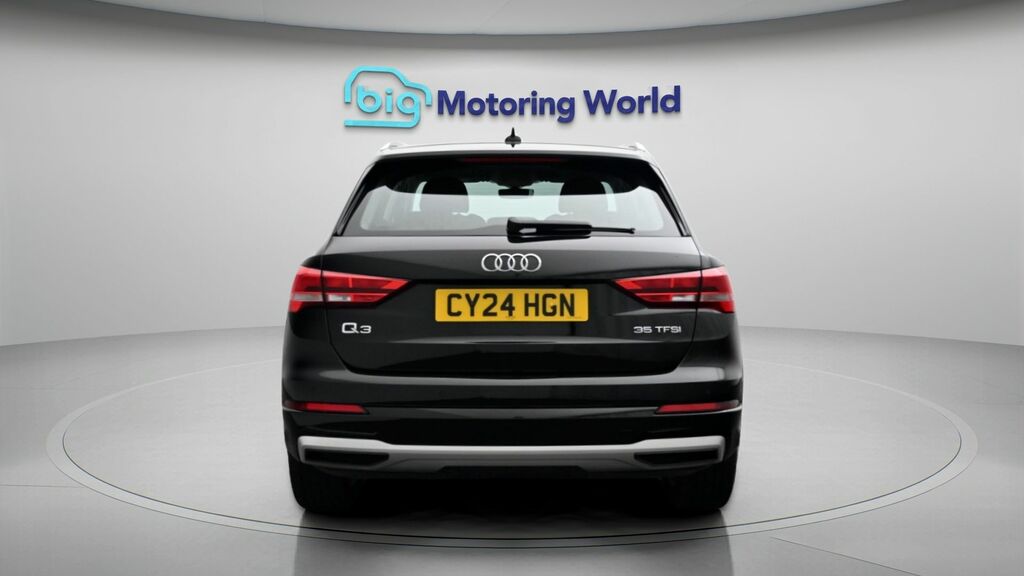 Audi Q3 Sport Black #6