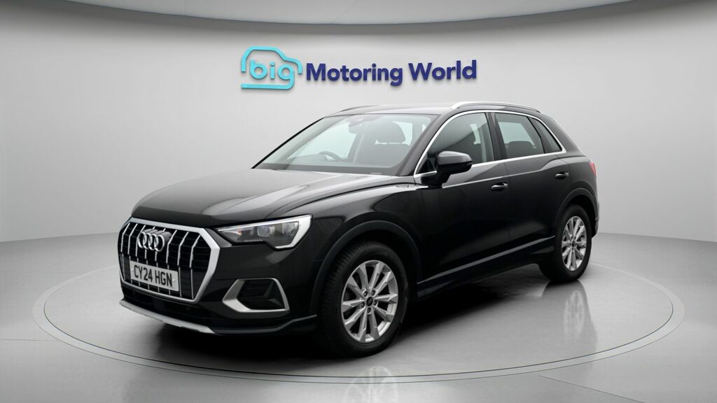 Audi Q3 Sport Black #3