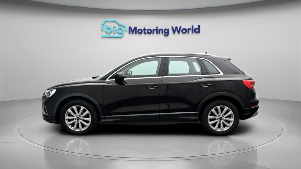 Audi Q3 Sport Black #4