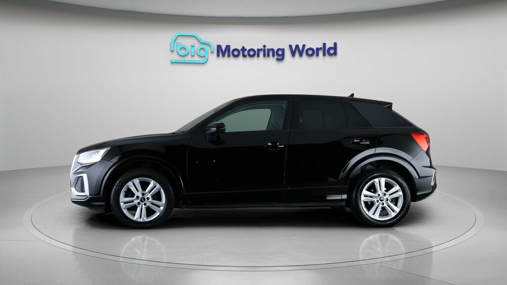 Audi Q2 Sport Black #4