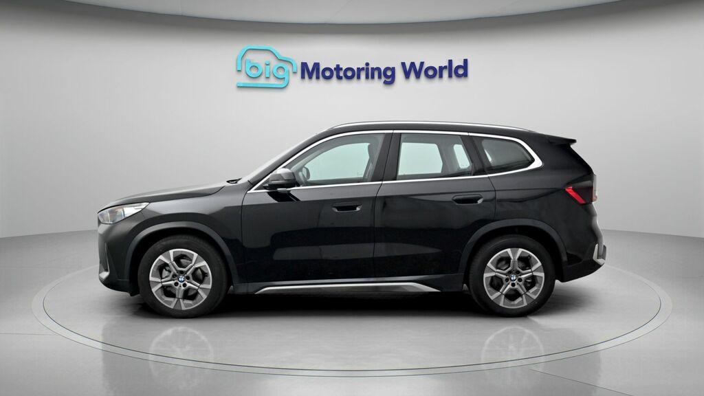 BMW iX1 Xline Black #4