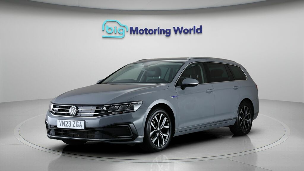 Volkswagen Passat Gte Grey #3