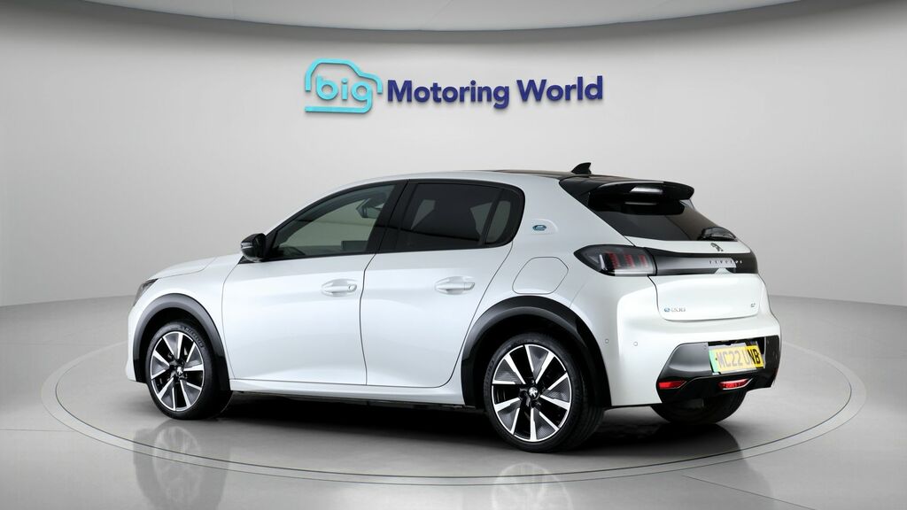 Peugeot e-208 Gt Premium White #5