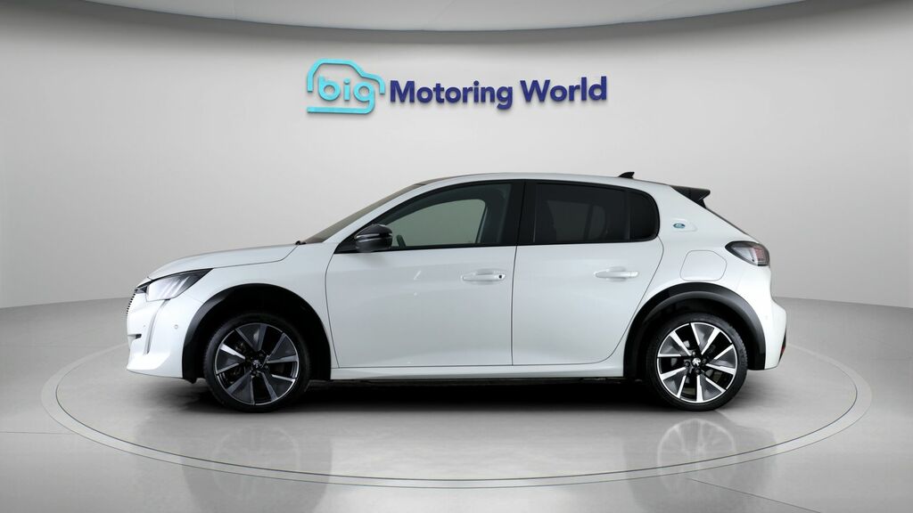 Peugeot e-208 Gt Premium White #4
