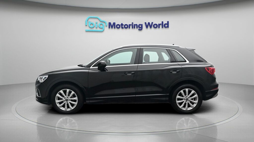 Audi Q3 Sport Black #4