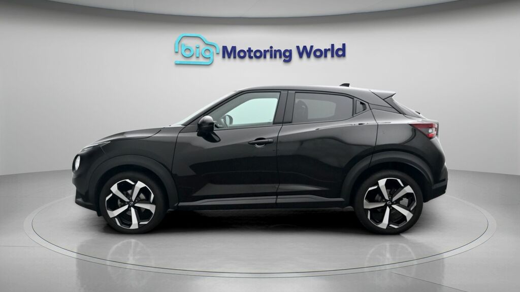 Nissan Juke Tekna Black #4