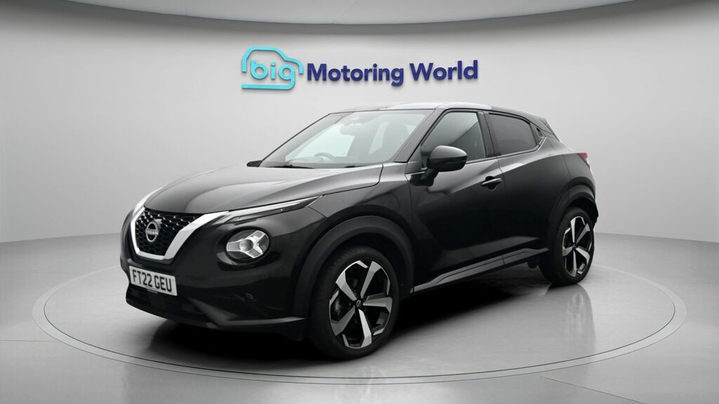 Nissan Juke Tekna Black #3