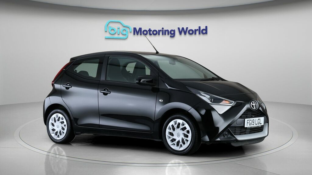 Toyota Aygo X X-play Black