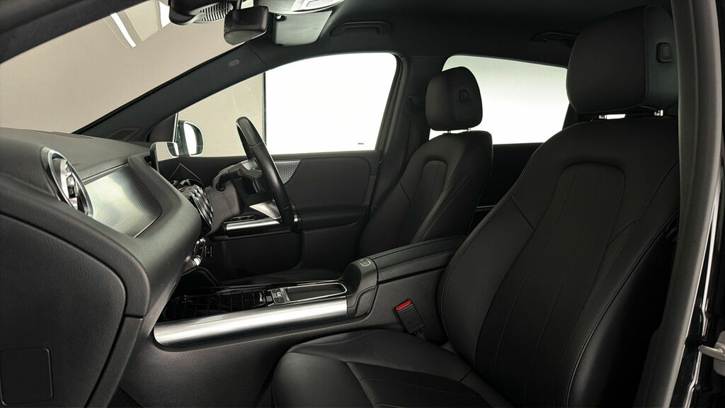 Mercedes-Benz B Class Hatchback White #13