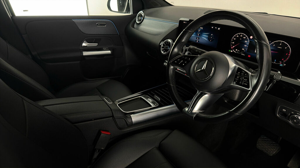 Mercedes-Benz B Class Hatchback White #9