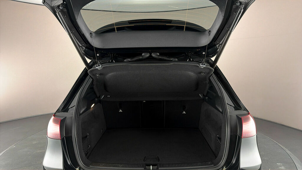 Mercedes-Benz B Class Hatchback White #16