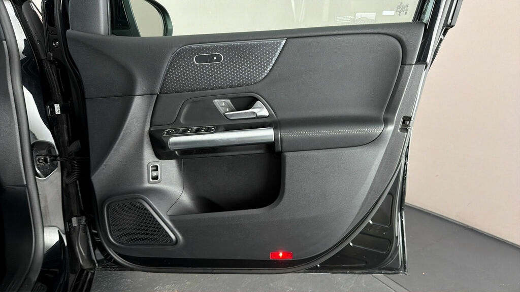 Mercedes-Benz B Class Hatchback White #14