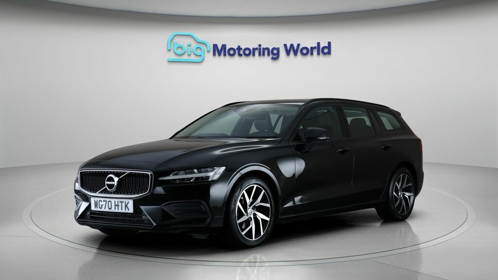 Volvo V60 Momentum Plus Black #3
