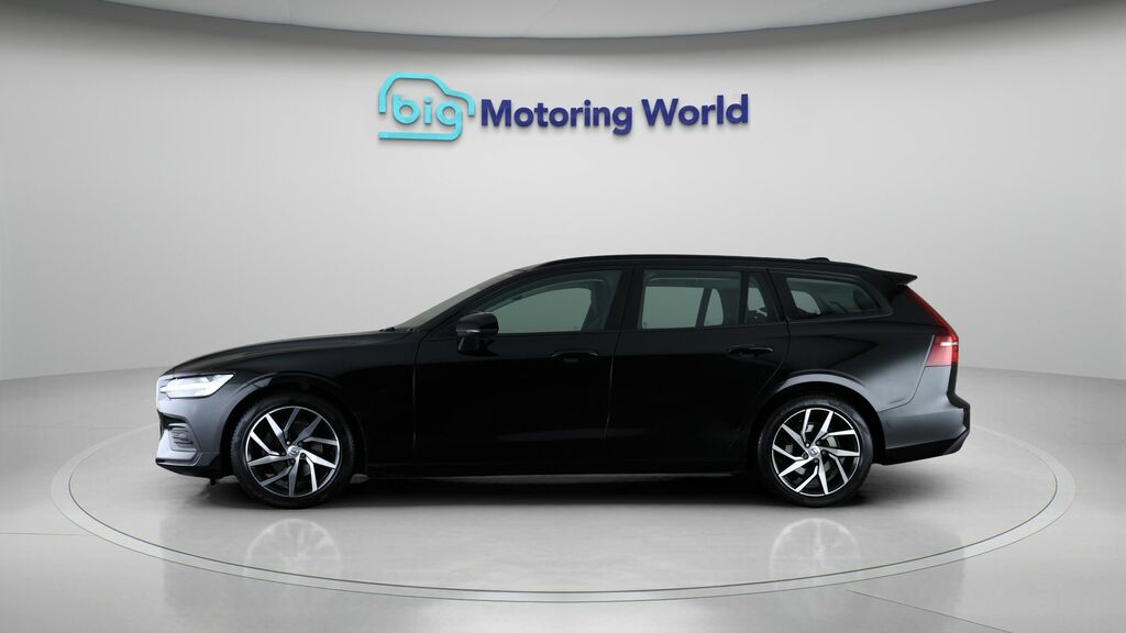 Volvo V60 Momentum Plus Black #4