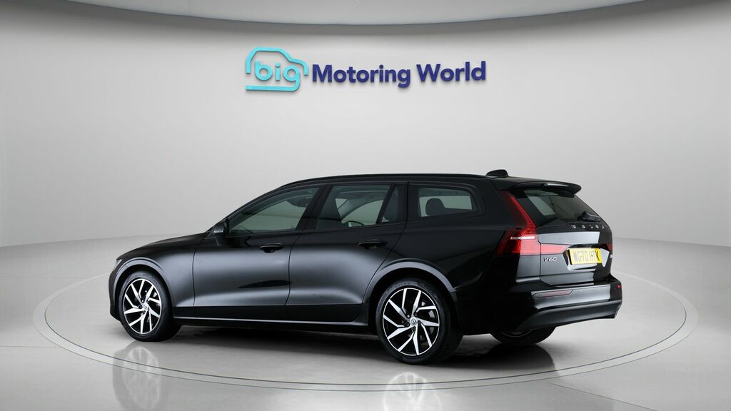 Volvo V60 Momentum Plus Black #5