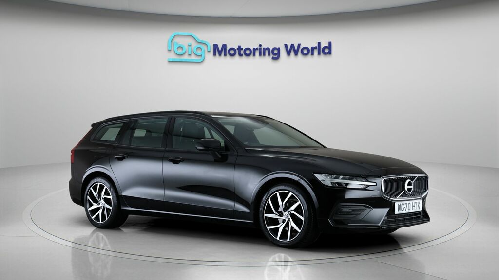 Volvo V60 Momentum Plus Black