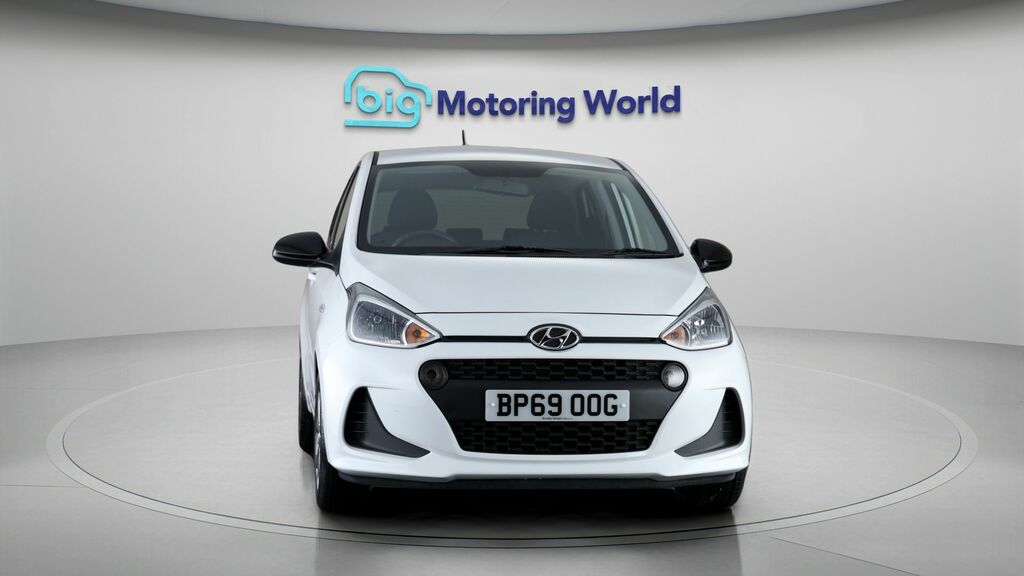 Hyundai I10 Play BP69OOG White #2