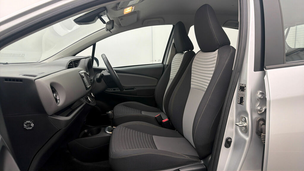 Toyota Yaris Icon Tech NJ69KBZ Silver #5