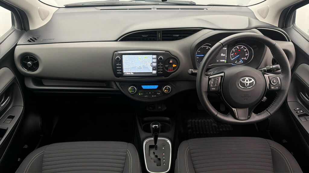 Toyota Yaris Icon Tech NJ69KBZ Silver #4