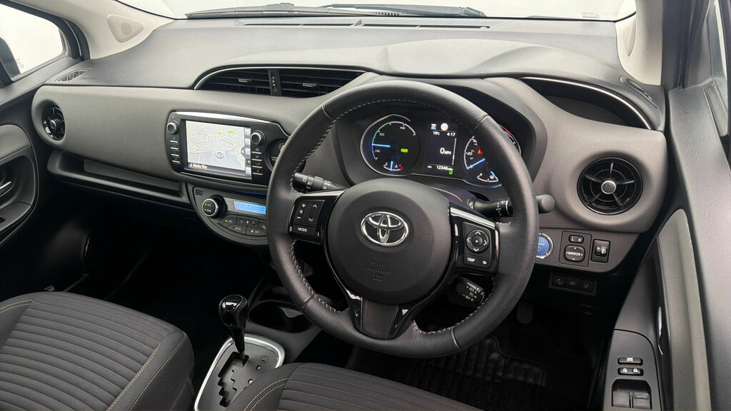 Toyota Yaris Icon Tech Silver