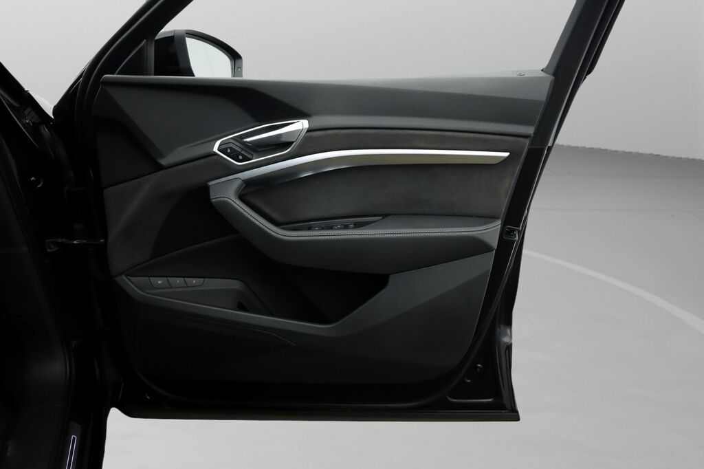 Audi E-tron Technik Black #15