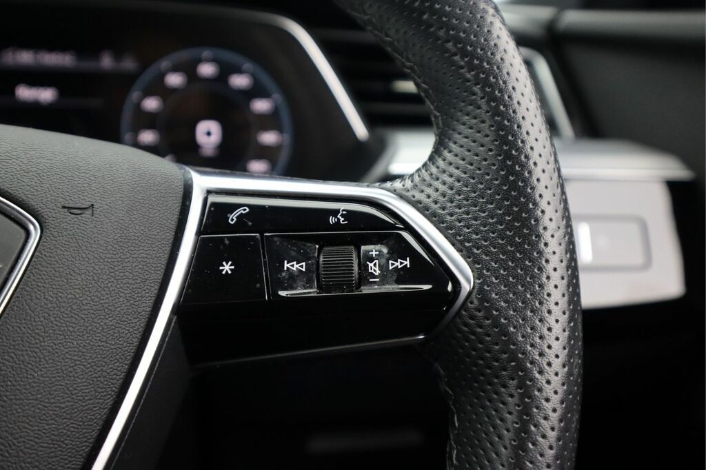 Audi E-tron Technik Black #25