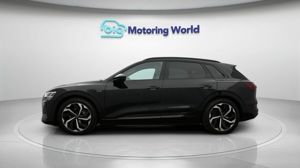 Audi E-tron Black Edition Black #4