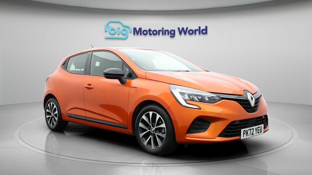 Renault Clio Evolution E-tech White #1